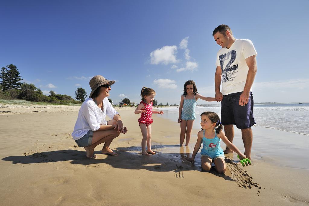 Nrma Stockton Beach Holiday Park Hotel ภายนอก รูปภาพ