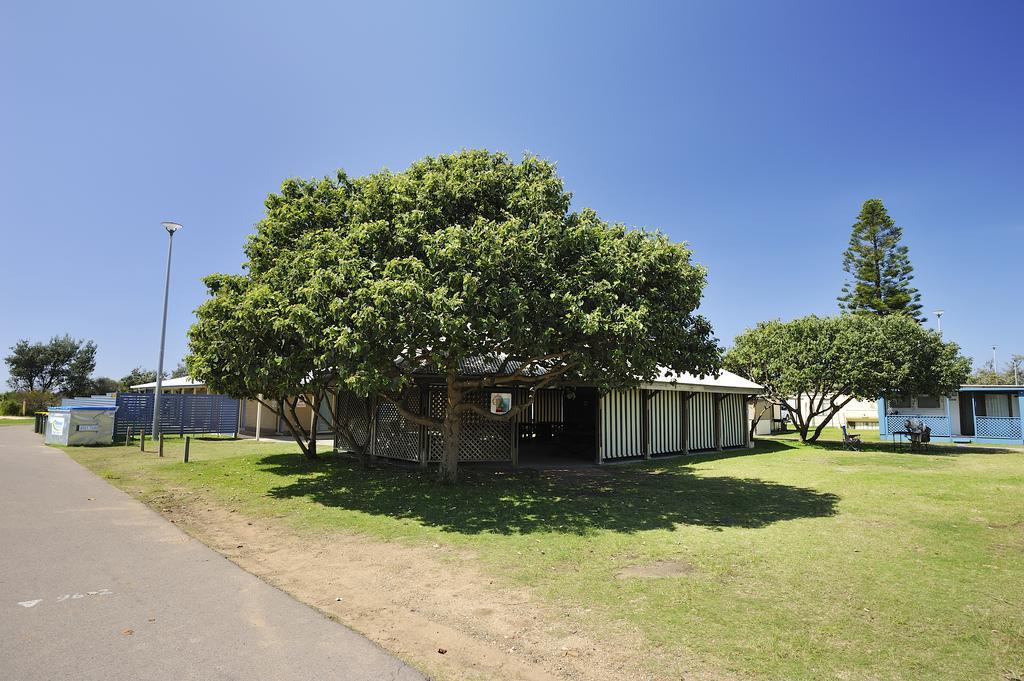 Nrma Stockton Beach Holiday Park Hotel ภายนอก รูปภาพ